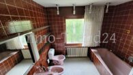 # freistehendes Einfamilienhaus mit Einliegerwohnung - sanierungsbedürftig # - Badezimmer
